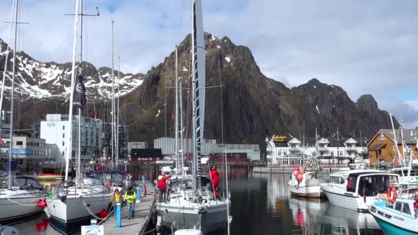 Marina Com Iates Nas Ilhas Lofoten Iates Svolvaer Ilha Norway — Vídeo de Stock