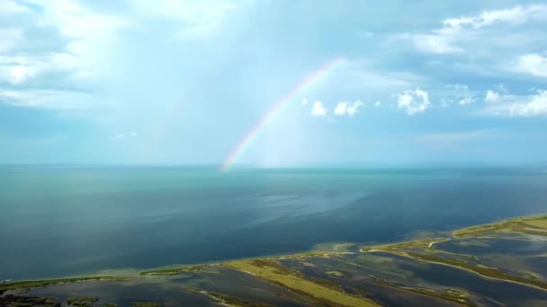 Luftaufnahme Des Regenbogens Über Dem Meer Luftaufnahme Des Regenbogens Über — Stockvideo