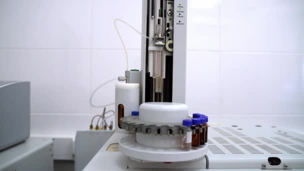 Laboratoriespektrometer Närbild Medicinsk Laboratorieutrustning Utrustning För Laboratorieforskning Modern Laboratorieutrustning — Stockvideo
