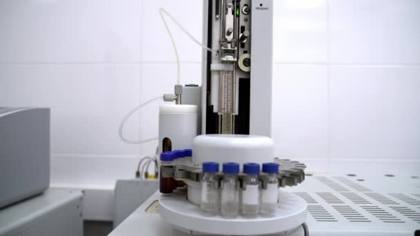 实验室光谱仪关闭 医疗实验室设备 实验室研究设备 现代实验室设备 — 图库视频影像
