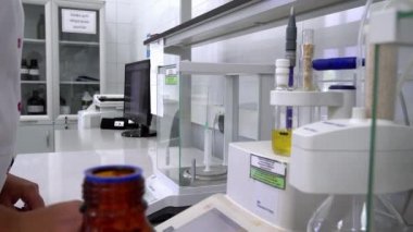 Tıbbi laboratuvar ekipmanları, laboratuvar araştırmaları için ekipman, modern laboratuvar ekipmanları.