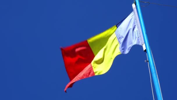 Romanian Flag Wind Blue Sky Background Romania Flag Blue Yellow — Stock Video