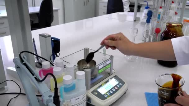 Misure Laboratorio Vicino Moderna Attrezzatura Medica Rende Analisi Materiali Biologici — Video Stock