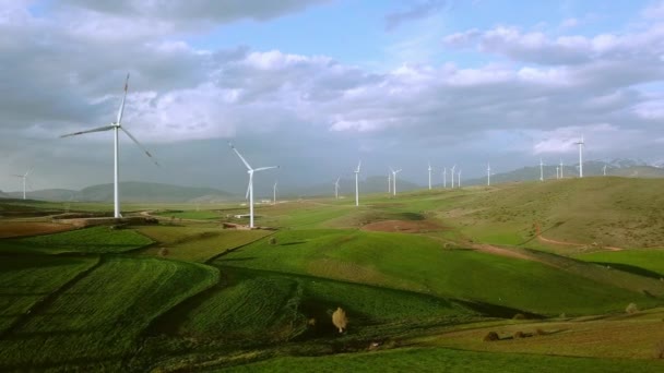 Widok Powietrza Elektrownię Wiatrową Zachodzie Słońca Widok Lotu Ptaka Turbinami — Wideo stockowe