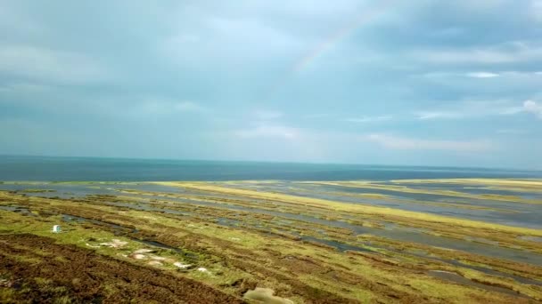 Luftaufnahme Des Doppelten Regenbogens Über Dem Meer Luftaufnahme Des Regenbogens — Stockvideo