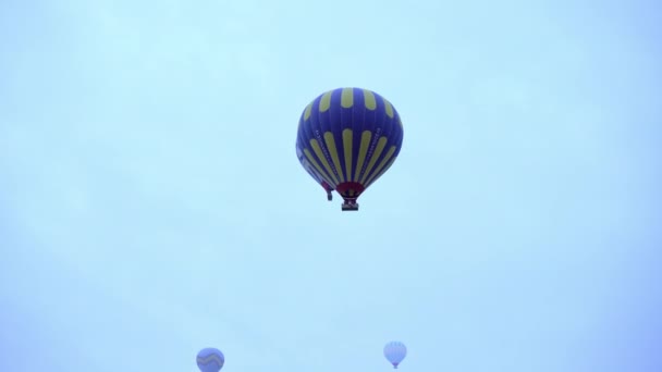 Globo Aire Cielo Globo Aire Vuelo Cielo Azul Vista Aérea — Vídeo de stock