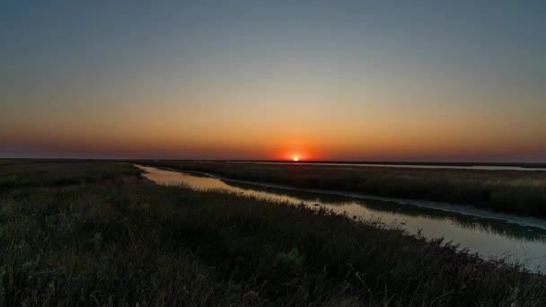 Zonsopgang Rivier Steppe Time Lapse Dageraad Steppe Time Lapse Zonsopgang — Stockvideo