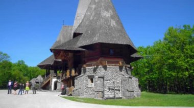 Romanya 'nın Maramures kentindeki ahşap kilise, Dünyanın en yüksek ahşap kilisesi, Sapanta-Peri Manastırı, Bucovina Romanya, Unesco World' deki ahşap kilise 