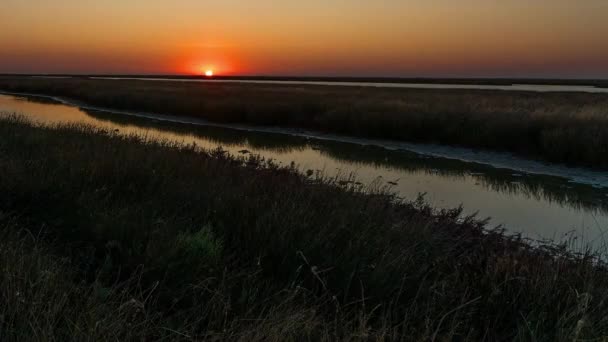 Nascer Sol Sobre Rio Lapso Tempo Estepe Amanhecer Lapso Tempo — Vídeo de Stock