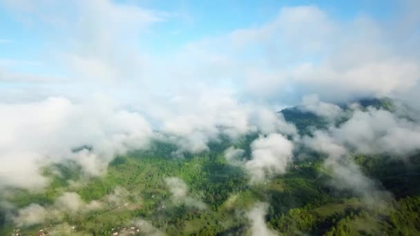 Vuelo Las Nubes Las Montañas Nubes Matutinas Las Montañas Aéreas — Vídeo de stock