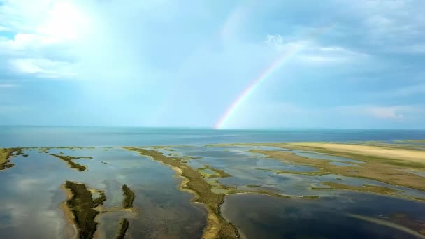 Antenn Utsikt Över Regnbågen Över Havet Antenn Utsikt Över Regnbågen — Stockvideo