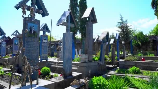 Romanya Nın Maramures Kentindeki Mutlu Mezarlık Merry Mezarlığı Sapanta Maramures — Stok video