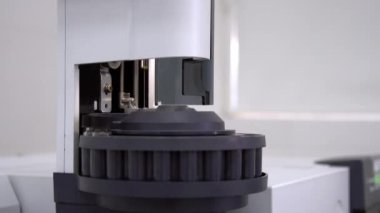 Laboratuvar spektrometresi, tıbbi laboratuvar ekipmanları, laboratuvar araştırmaları için ekipman, modern laboratuvar ekipmanları.