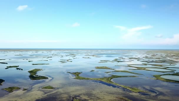 vue aérienne des lacs près de la mer, vue aérienne des lacs sur l'île , 
