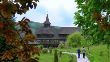 Romanya 'nın Maramures kentindeki ahşap kilise, Dünyanın en yüksek ahşap kilisesi, Sapanta-Peri Manastırı, Bucovina Romanya, Unesco World' deki ahşap kilise 