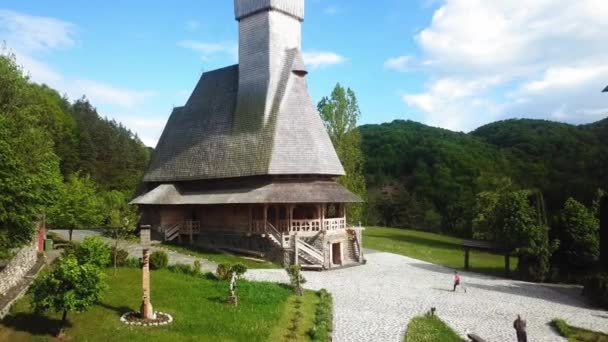 Vista Aérea Del Monasterio Sapanta Peri Bucovina Rumania Iglesia Madera — Vídeos de Stock