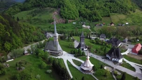 Luftaufnahme Des Klosters Sapanta Peri Bucovina Rumänien Holzkirche Unesco Weltkulturerbe — Stockvideo