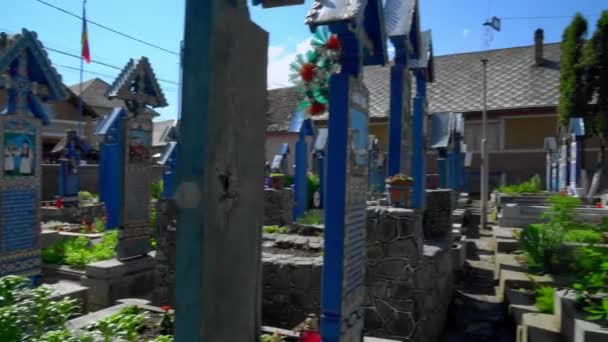 Fröhlicher Friedhof Maramures Rumänien Geschmückte Grabsteine Auf Dem Fröhlichen Friedhof — Stockvideo