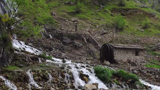 Vattenfall Aladaglar Nationalpark Turkiet Kapuzbasi Vattenfall Kayseri Turkiet Vattenkvarn Vattenfall — Stockvideo