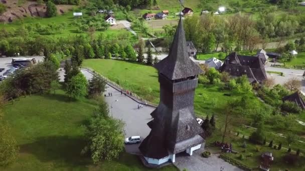 Vista Aérea Mosteiro Sapanta Peri Bucovina Romênia Igreja Madeira Patrimônio — Vídeo de Stock