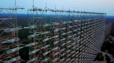 Çernobil Yasaklama Bölgesi 'ndeki hava görüntüsü c Çernobil' deki Duga ufuk radar sistemlerinin hava görüntüsü