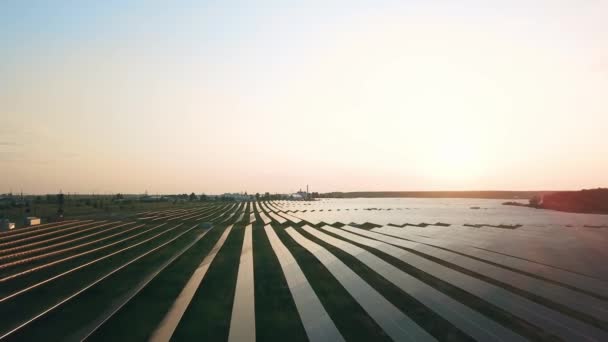 Vista Aérea Central Solar Vista Aérea Granja Solar Con Luz — Vídeos de Stock