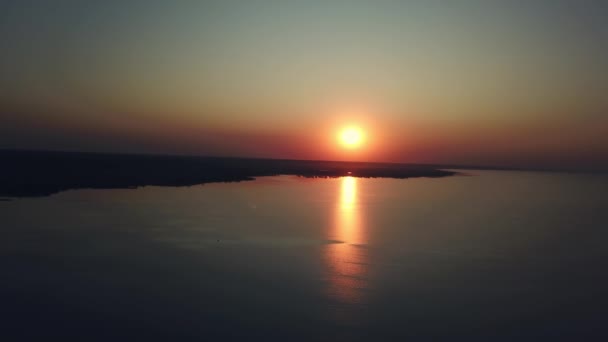 Vista Aérea Por Sol Sobre Mar Oceano Bonito Nascer Sol — Vídeo de Stock