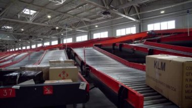 Posta Paketi Sıralama Hattı, Posta Taşıma Sistemi, Paketler Posta Ofisinde Şerit Taşıyıcı