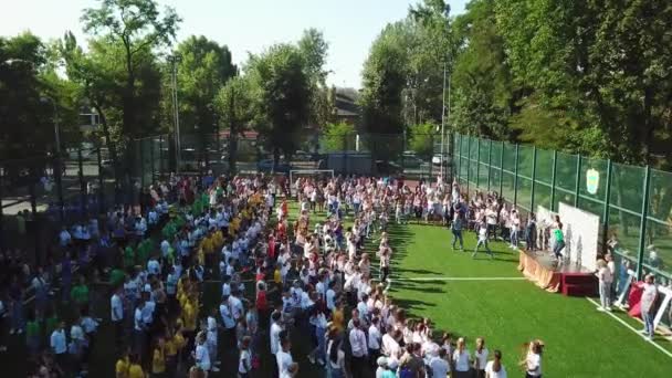 Vue Aérienne Des Enfants Sur Stade École Dans Ville Vue — Video