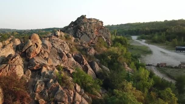 Antenn Utsikt Över Granit Sten Vid Soluppgången Antenn Utsikt Över — Stockvideo