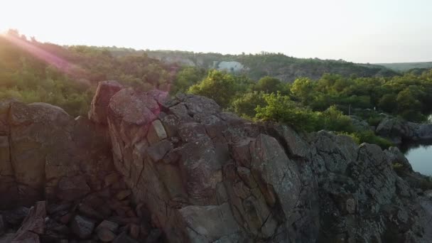 Antenn Utsikt Över Granit Sten Vid Soluppgången Antenn Utsikt Över — Stockvideo