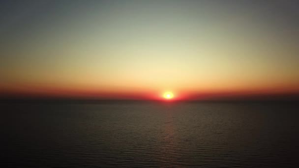 Vanuit Lucht Uitzicht Zonsopgang Zee Prachtige Zonsopgang Oceaan Ochtendgolven Zee — Stockvideo