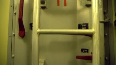 Yeraltı Sovyet askeri sığınağının içinde Sovyet yeraltı komuta merkezi, eski Sovyet üssü, eski Sovyet askeri üssü.