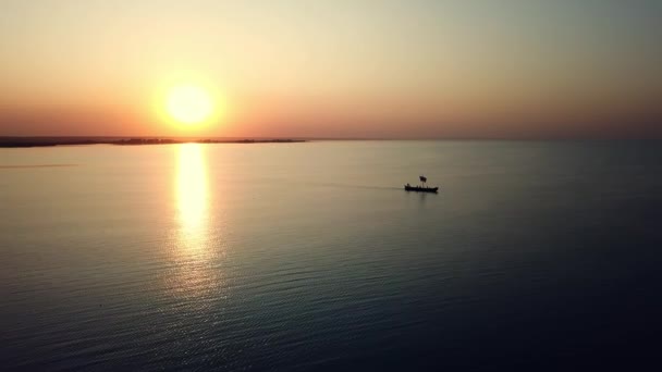 Luchtfoto Van Het Oude Zeilschip Bij Zonsondergang Luchtfoto Van Het — Stockvideo