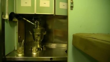 Sovyet yeraltı sığınağındaki tuvalet, Sovyet askeri sığınağı, Sovyet yeraltı komuta merkezi, eski Sovyet üssü.