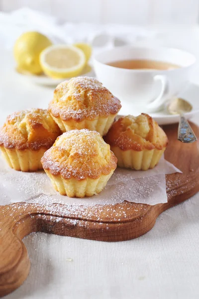 Lemon muffins and cup of tea — Stock Photo, Image