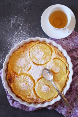  Ananas clafoutis ve yeşil çay tatlı kahvaltı için