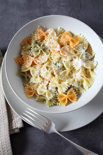 Farfalle pasta with cheese — Stock Photo, Image