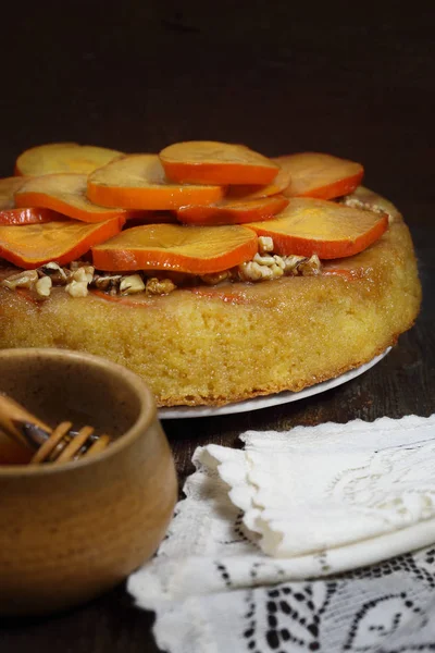 Persimmon cake and honey — Stock Photo, Image