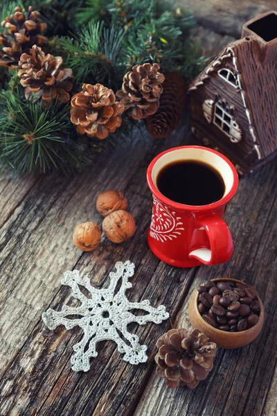 Cup of coffee, pine cones and New-Year tree decorations — Stock Photo, Image