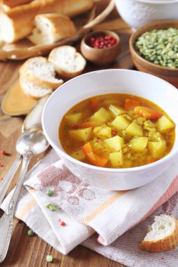 Sebze bezelye çorbası 