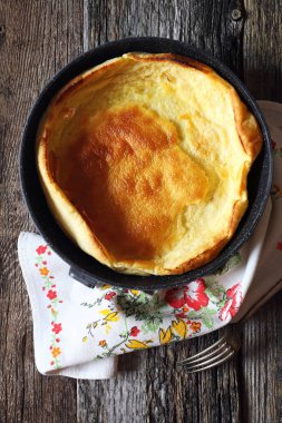 Tavada yemyeşil omlet