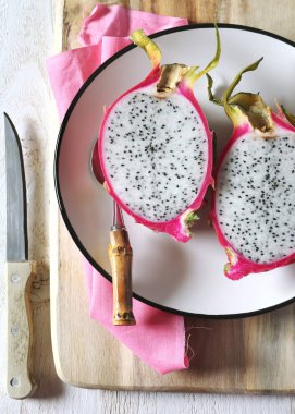 Pitahaya iki yarısı 