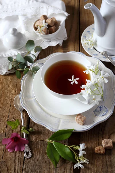 Vintage style: Tea drinking with jasmine tea — Stock Photo, Image