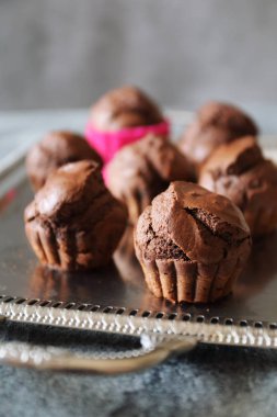 Vintage tepsi çikolata muffins