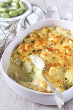 Beşamel soslu karnabahar graten 