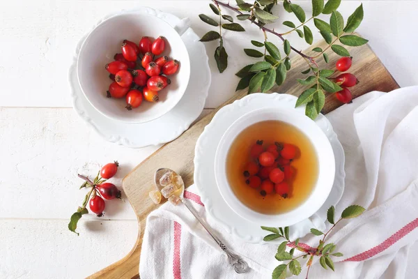 Šípkový čaj a bobule — Stock fotografie