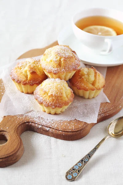 Lemon muffins and cup of tea — Stock Photo, Image