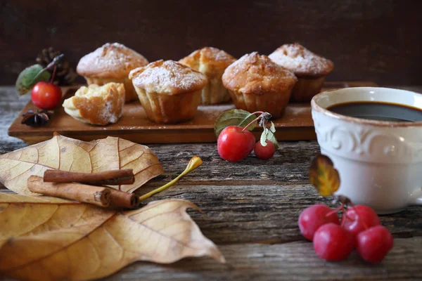 Φθινοπωρινή διάθεση: μάφινς Μήλου και καφέ — Φωτογραφία Αρχείου
