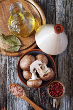 Mantar champignon tajin ve zeytin yağı